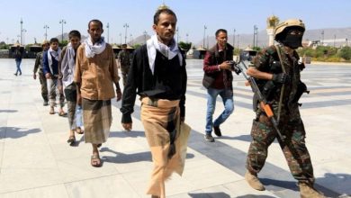 أكبر صفقة تبادل أسرى مهددة.. خلافات الحكومة والحوثيين تتفاقم