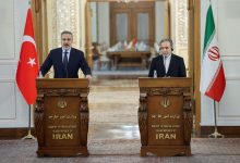 أنقرة تدعو طهران لحل أزمتها عبر الحوار الإقليمي والتعاون مع جيرانها