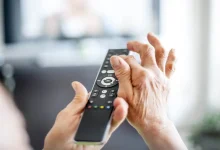 رد فعل عفوي أم غضب مكبوت؟ مسنّة تُشعل الجدل على السوشيال (فيديو)