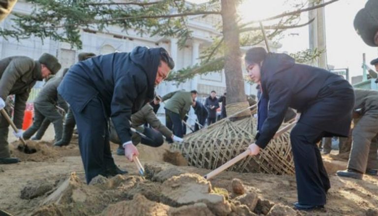 رمزية الحرب والعقيدة العسكرية: كيم جونغ أون يكرس أسطورة الجيش المخلص في روسيا