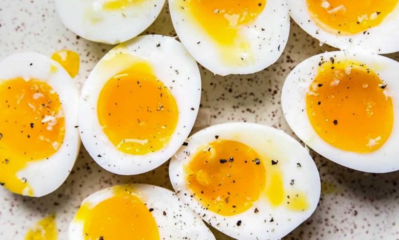 صفار البيض.. العناصر الغذائية التي تعزز التفكير والتركيز