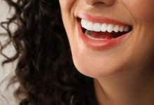 عادة يومية بسيطة تحمي أسنانك بعد كل وجبة