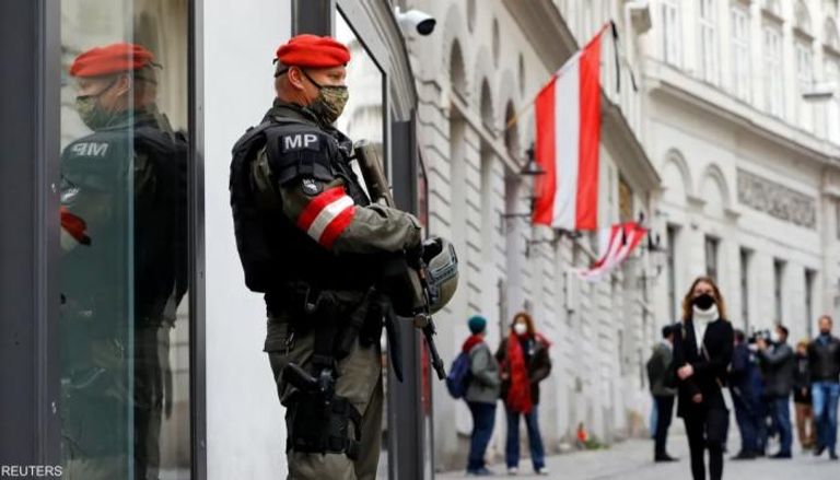 من المراقبة إلى الحظر.. النمسا تشدد إجراءاتها ضد الإسلام السياسي