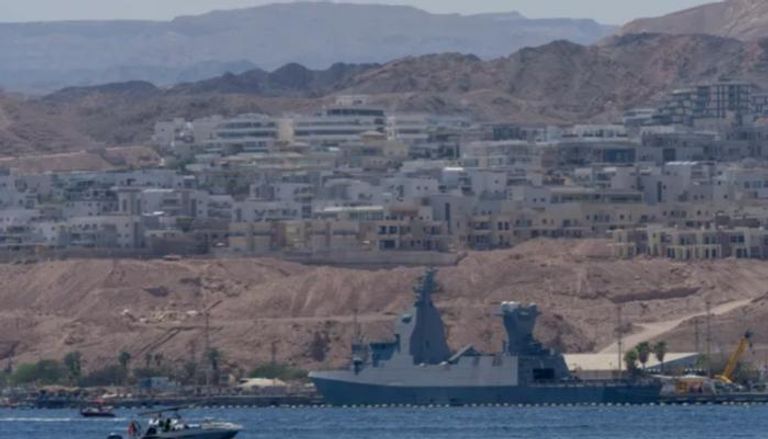 وسط التصعيد مع طهران.. مدمرة أمريكية تصل ميناء إيلات