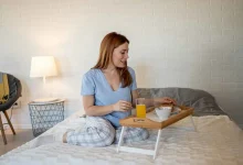 الأكل قبل النوم.. كيف يؤثر على جودة النوم وإفراز الهرمونات