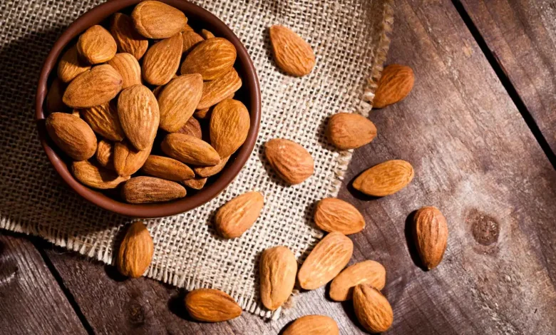 اللوز وصحة الجسم: كيف يحمي الأعصاب والقلب؟