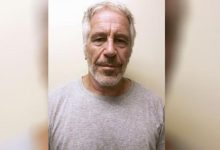 بعد 36 عامًا.. وثائق إبستين تسلط الضوء على قضية اعتداء جنسي