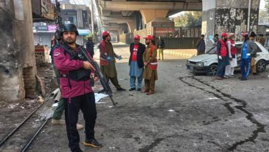 تفجير يهز كراتشي ويخلف قتلى وجرحى وسط تحقيقات جارية