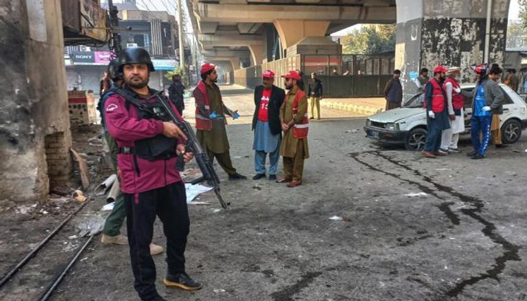 تفجير يهز كراتشي ويخلف قتلى وجرحى وسط تحقيقات جارية