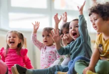 حادثة في حضانة.. طفلة تتناول مليّنات اعتقادًا أنها حلوى