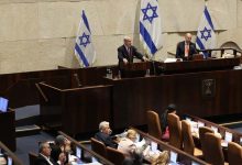 سجال ومغادرة خلال جلسة مغلقة بالكنيست.. ونتنياهو يرد على الانتقادات