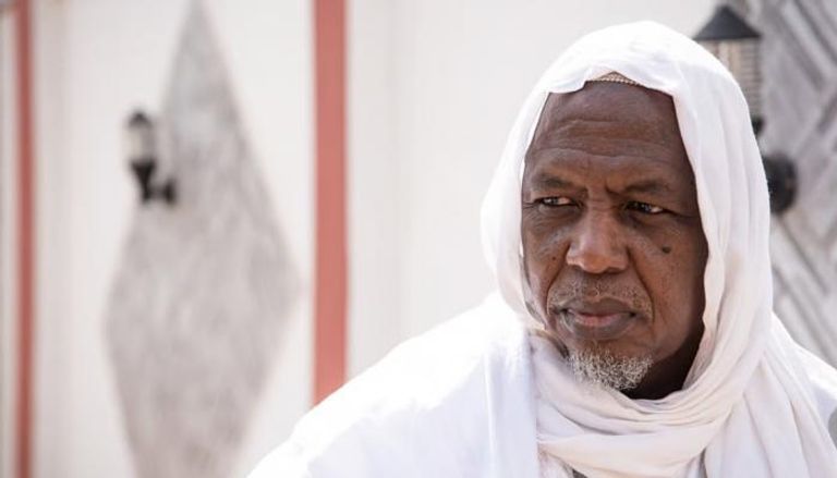 محمود ديكو.. رجل الدين الذي يتحول إلى ورقة توازن في المشهد المالي