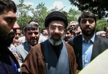 إسرائيل تراقب بحذر: مجتبي خامنئي مرشد إيران الجديد