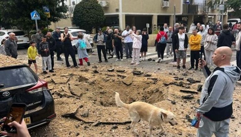 إيران تكثف الإطلاقات وإسرائيل ترد بعمليات في العمق