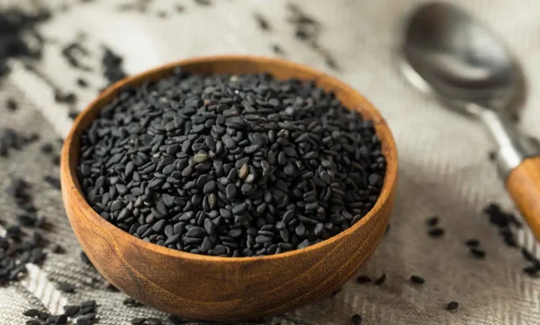 ترند السمسم الأسود: بذور صغيرة وفوائد كبيرة؟