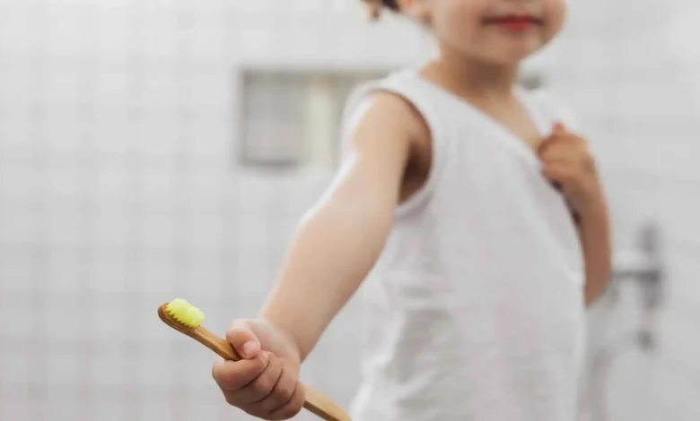 حادث منزلي بسيط.. كيف قد يؤدي السقوط بفرشاة الأسنان إلى مضاعفات خطيرة؟