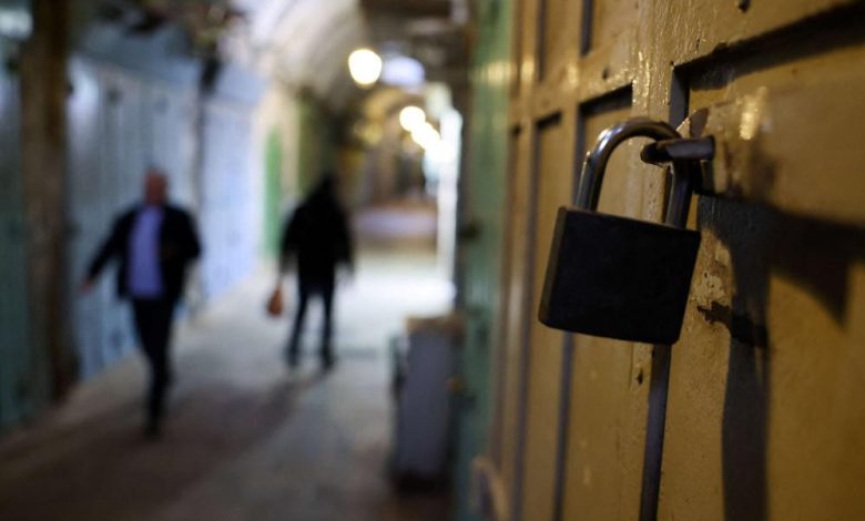 شوارع خالية في طهران وسط التوتر.. غياب التحركات الشعبية