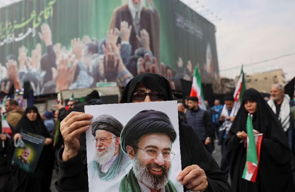 طموحات إسقاط النظام الإيراني تصطدم بحسابات إسرائيل