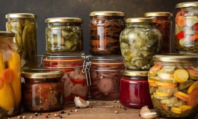 علامات تكشف فساد الأطعمة المُخمَّرة.. احذرها