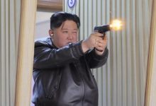 كيم جونغ أون وابنته في اختبار أسلحة جديدة من المصنع إلى الميدان