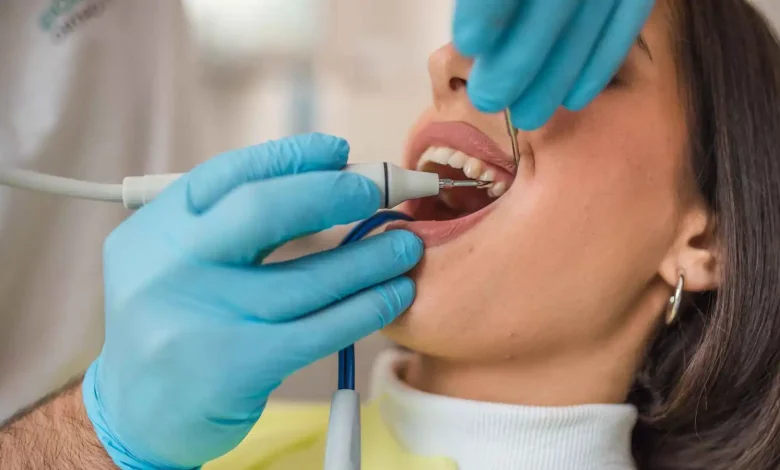 نزيف اللثة قد يكشف مؤشراً مبكراً لسرطان الأمعاء