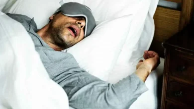 هل شخيرك مقلق؟ 7 إشارات تحتاج مراجعة الطبيب