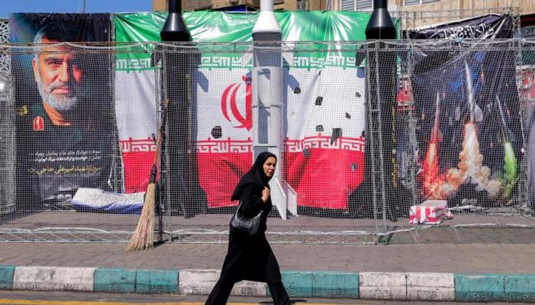 اتهامات لإيران بحشد المدنيين.. ومتطوعون يسابقون الزمن لإنقاذ الأرواح