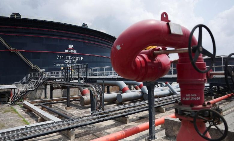 الأسواق تتفاعل.. النفط والدولار يصعدان عقب تهديدات ترامب