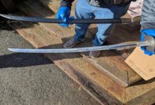 السلطات الأمريكية توقف شخصاً بعد تهديده ترامب بسلاح أبيض