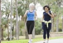 المشي بعد الوجبات.. تأثيرات صحية قد لا يعرفها الكثيرون