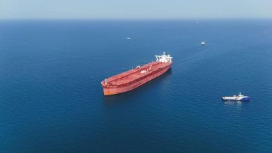 تضارب روايات بين طهران وواشنطن حول مصير سفينة شحن