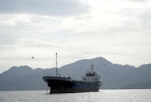 جدل حول حمولة سفينة إيرانية محتجزة واحتمال استخدامها في مجالات عسكرية