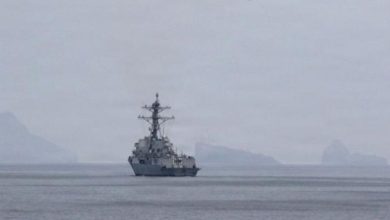 ضغوط متعددة المسارات.. أمريكا تتحرك في هرمز بحراً وجواً