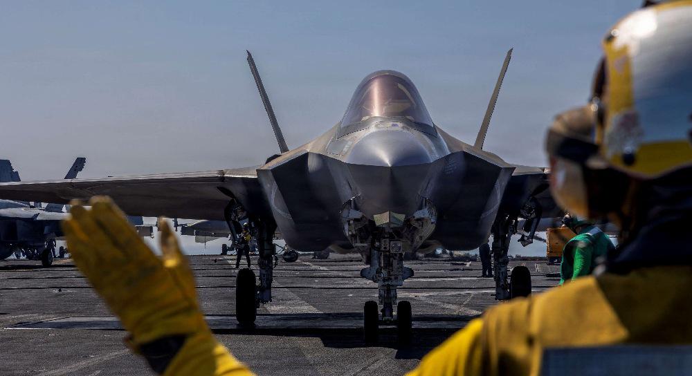 طهران تلوّح بحوافز مالية مقابل معلومات عن طاقم مقاتلة أميركية