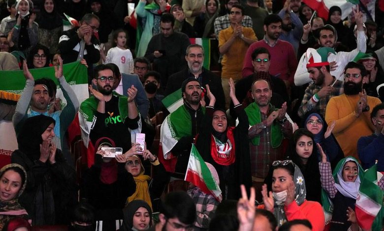 واشنطن تضع شروطًا على تحركات مرافقي المنتخب الإيراني