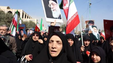 الخوف من المشانق يدفع إيرانيين إلى الاختفاء عن الأنظار