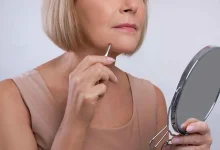 تغيّرات هرمونية قد تفسر نمو شعر الذقن لدى النساء مع التقدم بالعمر