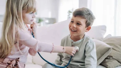 خبراء يوضحون الطريقة الصحيحة للتعامل مع فضول الأطفال الجسدي