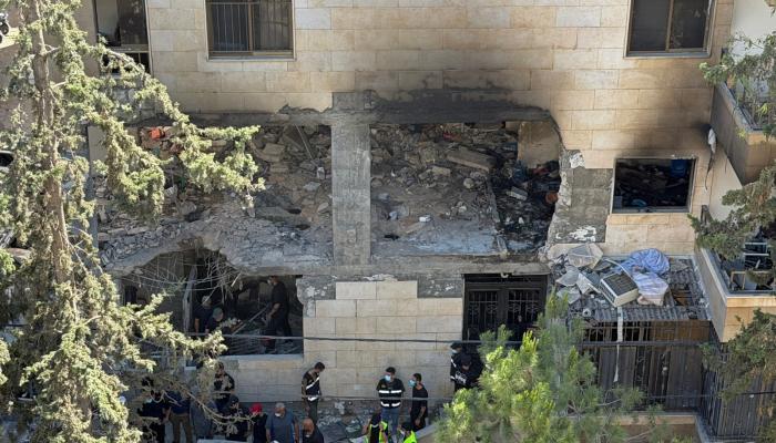 غارات إسرائيلية تمتد من بيروت إلى الجنوب اللبناني.. و14 قتيلاً