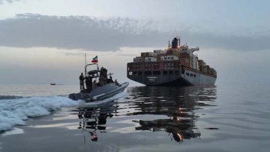 واشنطن تحذر شركات الشحن من دفع رسوم مقابل عبور مضيق هرمز