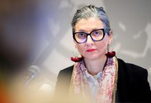 واشنطن تراجع عقوبات مفروضة على ألبانيزي بعد حكم قضائي