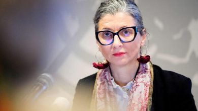 واشنطن تراجع عقوبات مفروضة على ألبانيزي بعد حكم قضائي
