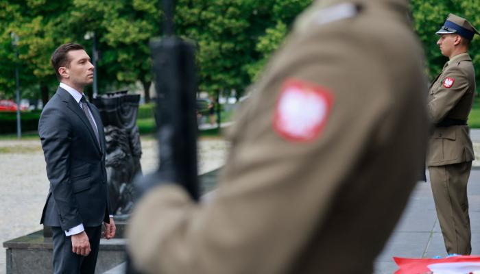 بارديلا يفتح جبهة شرقية.. تقارب بين أقصى اليمين الفرنسي وأحزاب بولندية