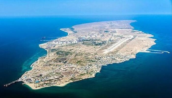 تصعيد في الخليج: هجوم أمريكي على قشم وتعطيل سفينة متهمة بانتهاك الحصار