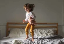 قبل الكتب والواجبات.. كيف تساهم الحركة في تطوير عقل الطفل؟