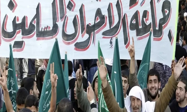 كيف أعادت جماعة الإخوان تشكيل حضورها الخارجي عبر الاقتصاد والاستثمار؟