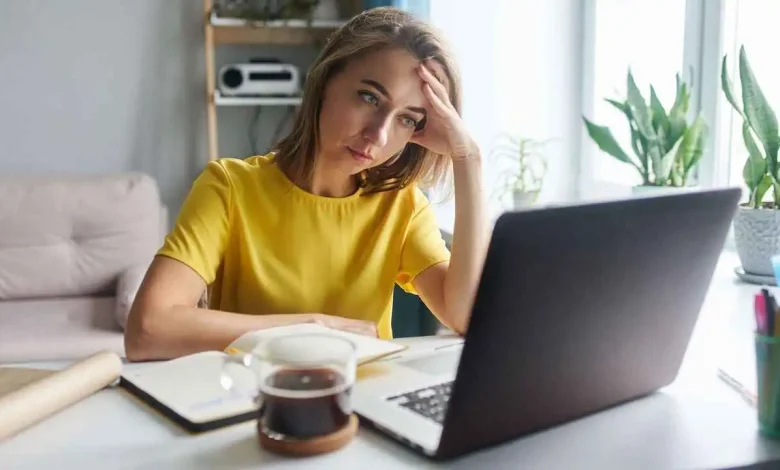 هل العمل من المنزل مريح فعلًا؟ دراسة طبية تقدم إجابات رقمية صادمة