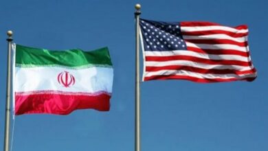 واشنطن وطهران تتفقان على وقف الهجمات وتمهدان لاجتماع الثلاثاء