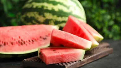 4 فئات يُنصحون بالحذر عند تناول البطيخ صيفا