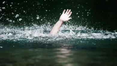 الانتقال المفاجئ من الحر إلى الماء البارد.. خطر يهدد القلب والجسم